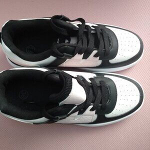 SHEIN Black and White Shoes size 6 in US (36 Europe)